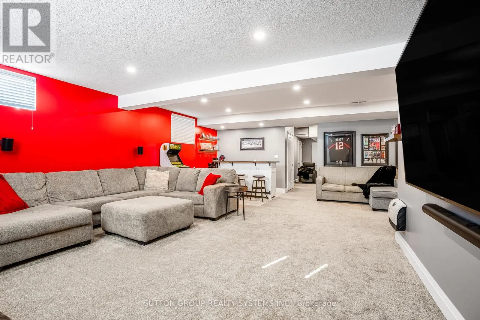 15 WOODBERRY CRESCENT
