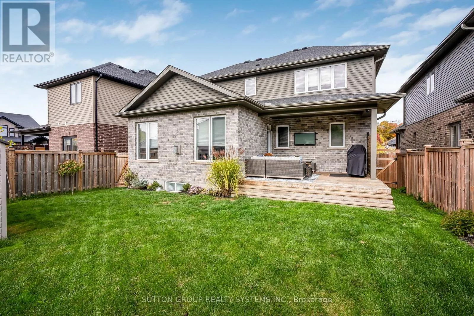 15 WOODBERRY CRESCENT