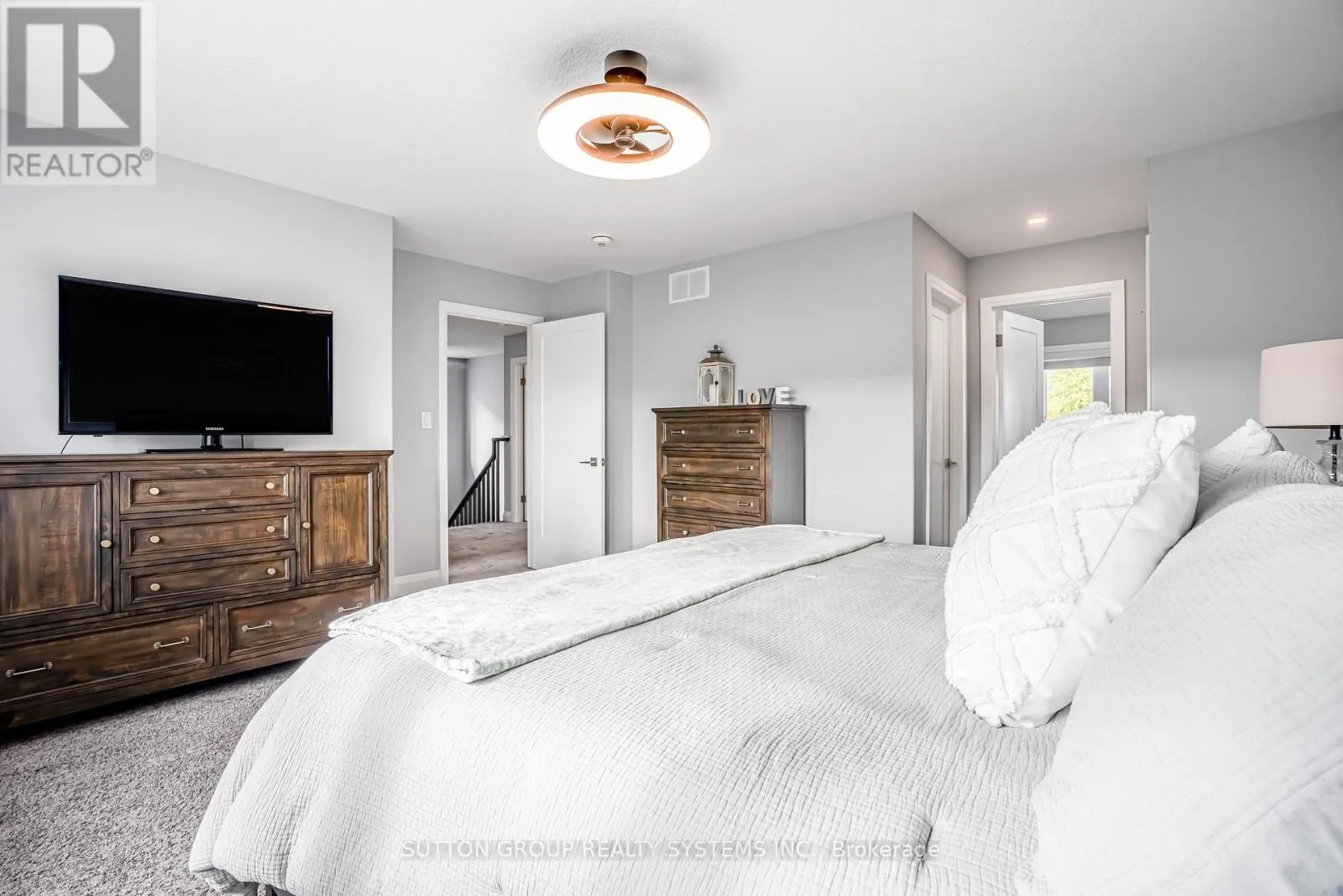 15 WOODBERRY CRESCENT