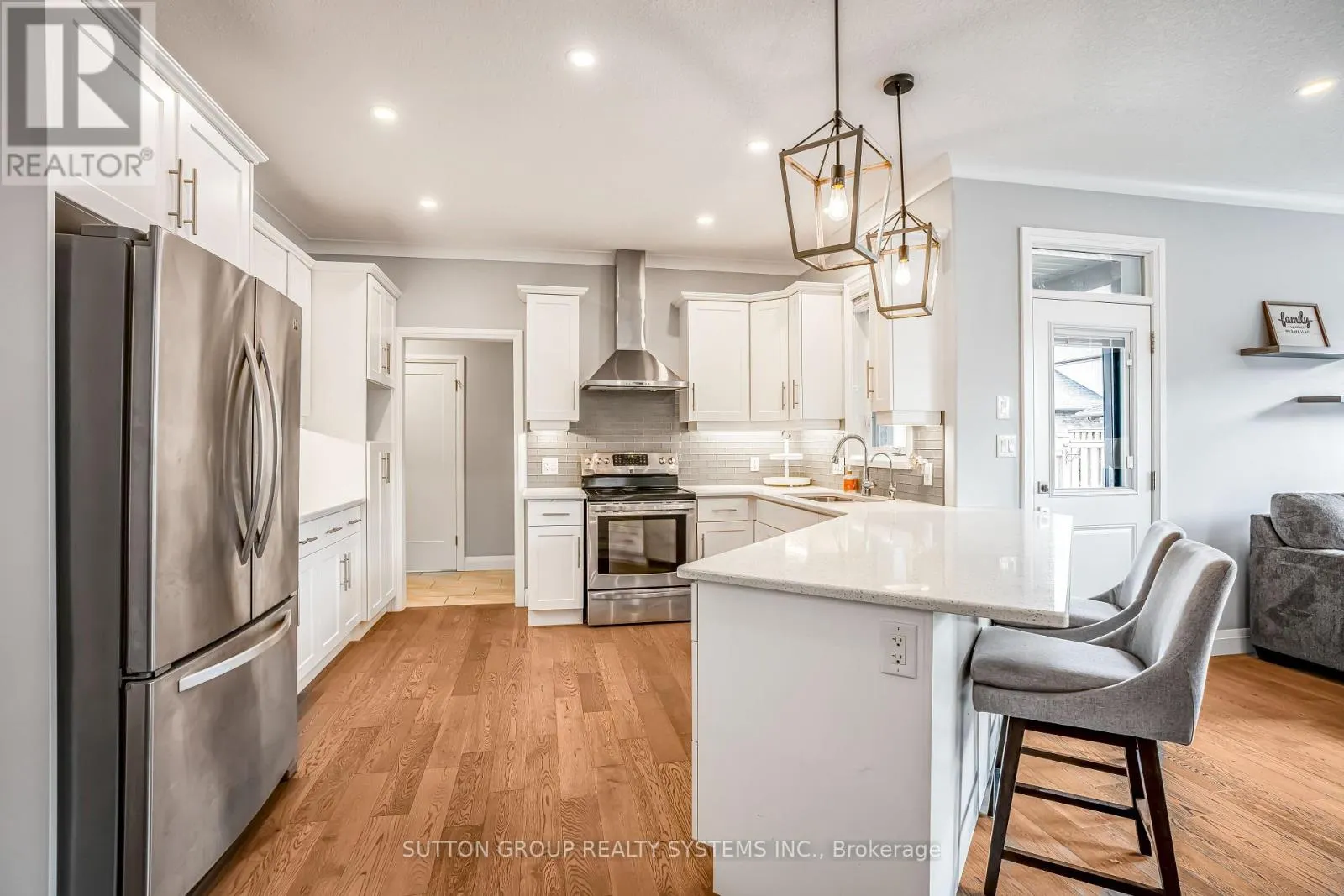 15 WOODBERRY CRESCENT