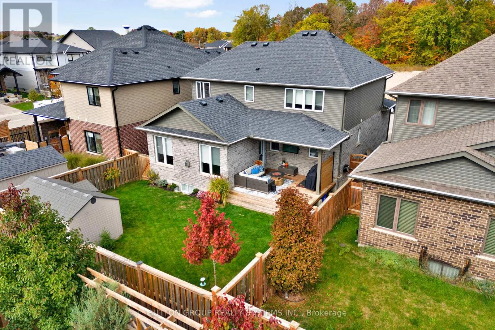 15 WOODBERRY CRESCENT