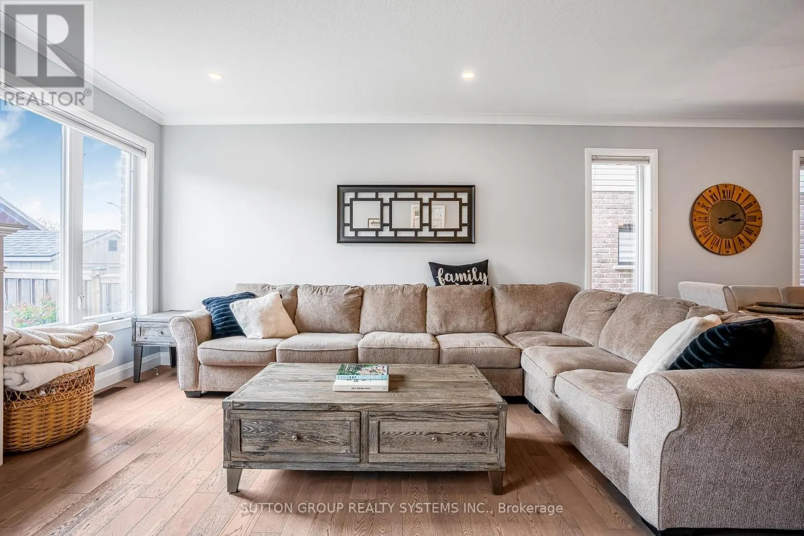 15 WOODBERRY CRESCENT