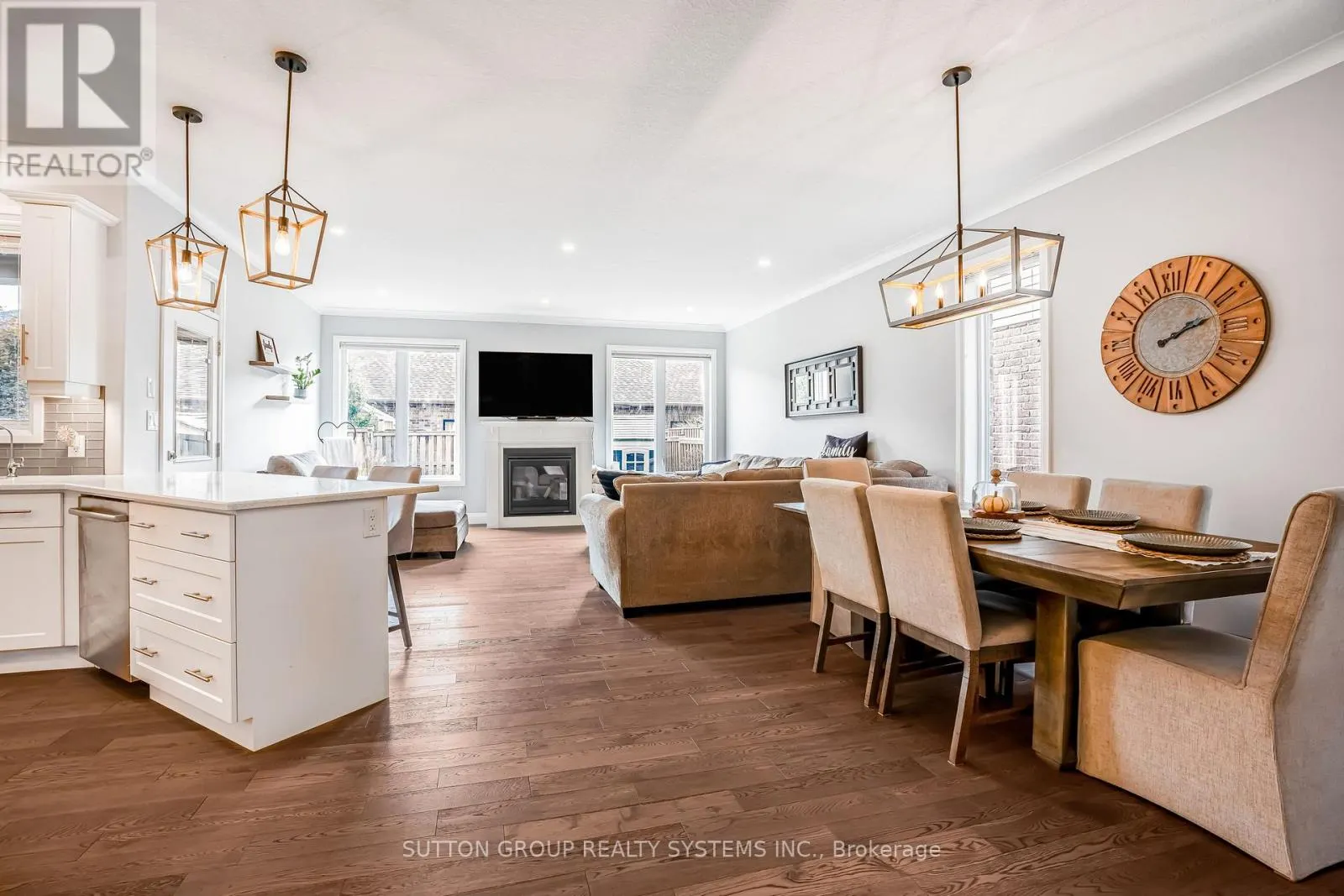 15 WOODBERRY CRESCENT