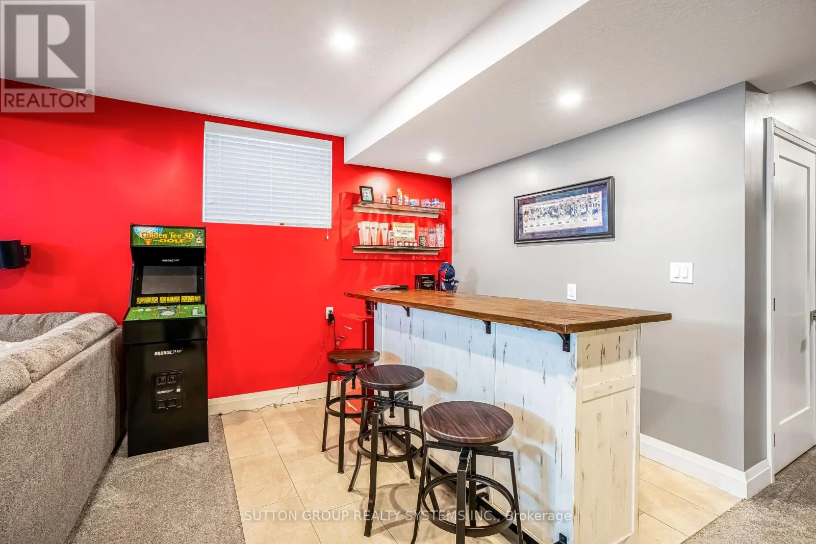 15 WOODBERRY CRESCENT