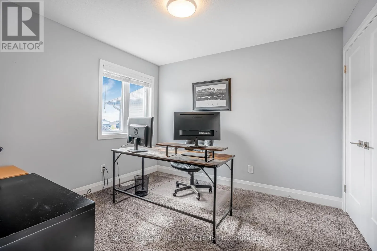 15 WOODBERRY CRESCENT