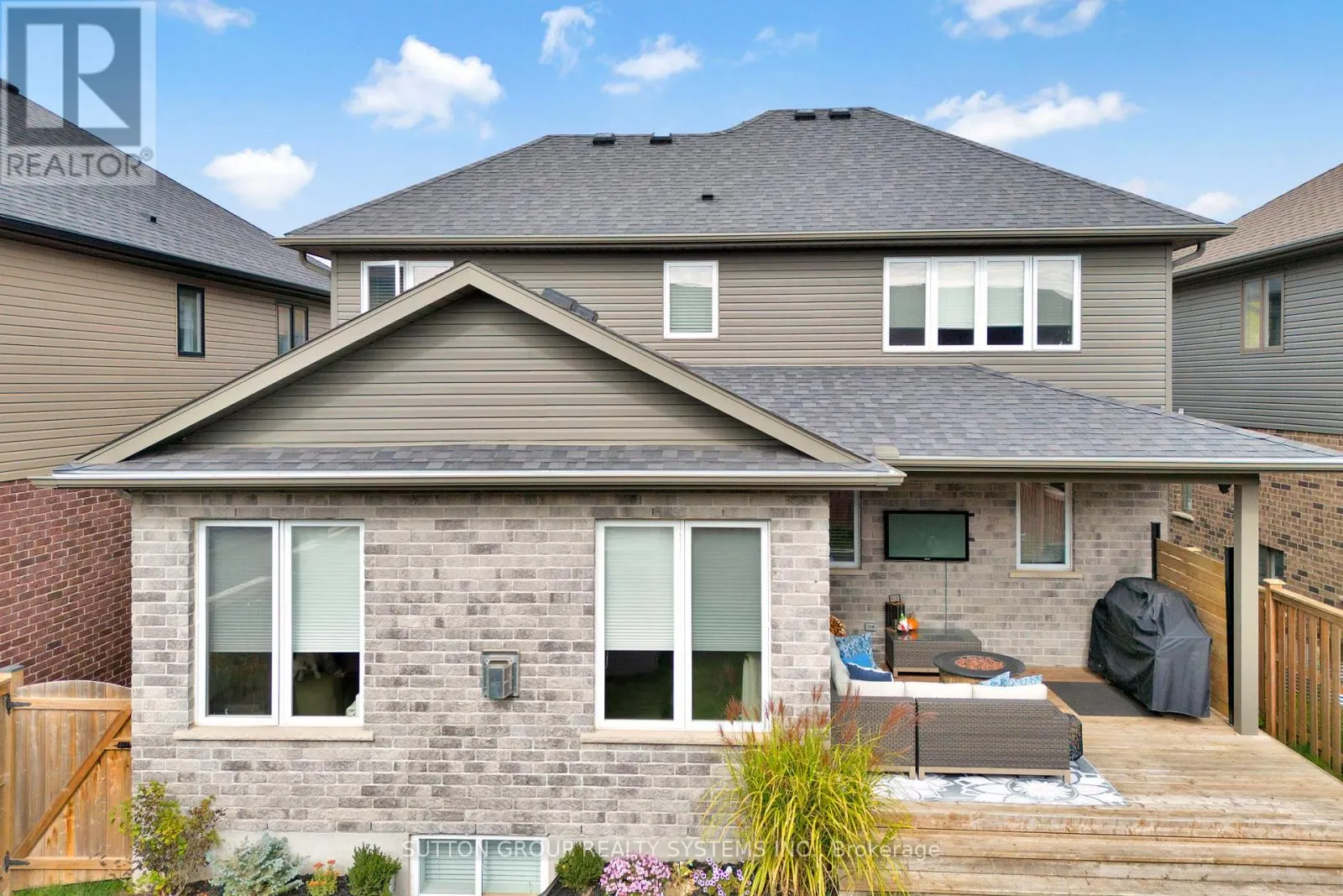 15 WOODBERRY CRESCENT