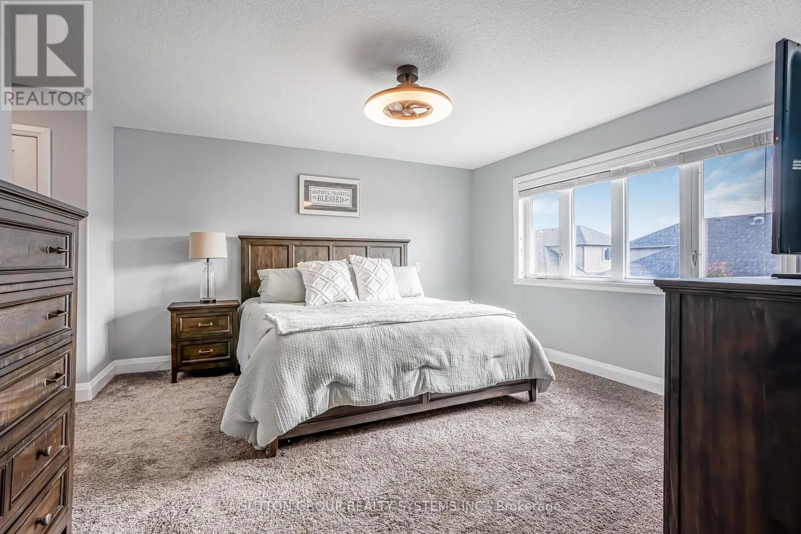 15 WOODBERRY CRESCENT