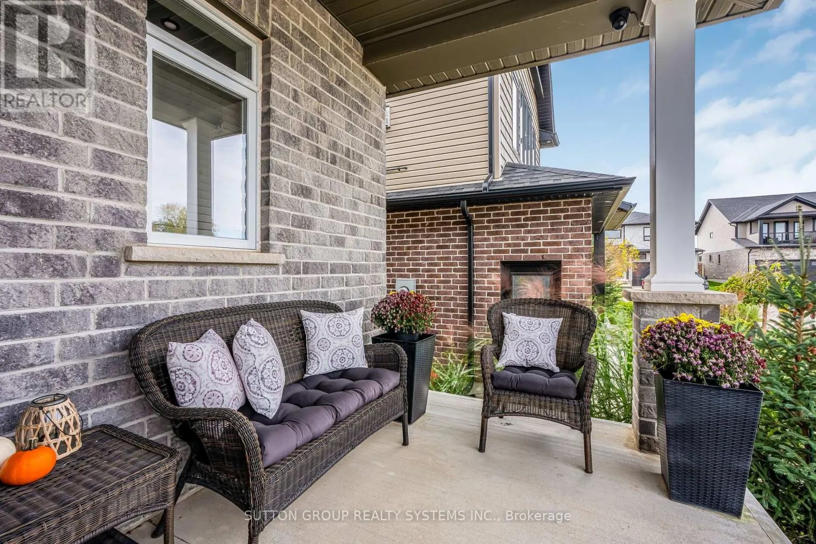 15 WOODBERRY CRESCENT