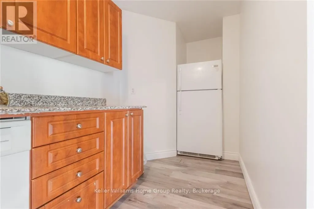209 - 135 JAMES STREET S, #209