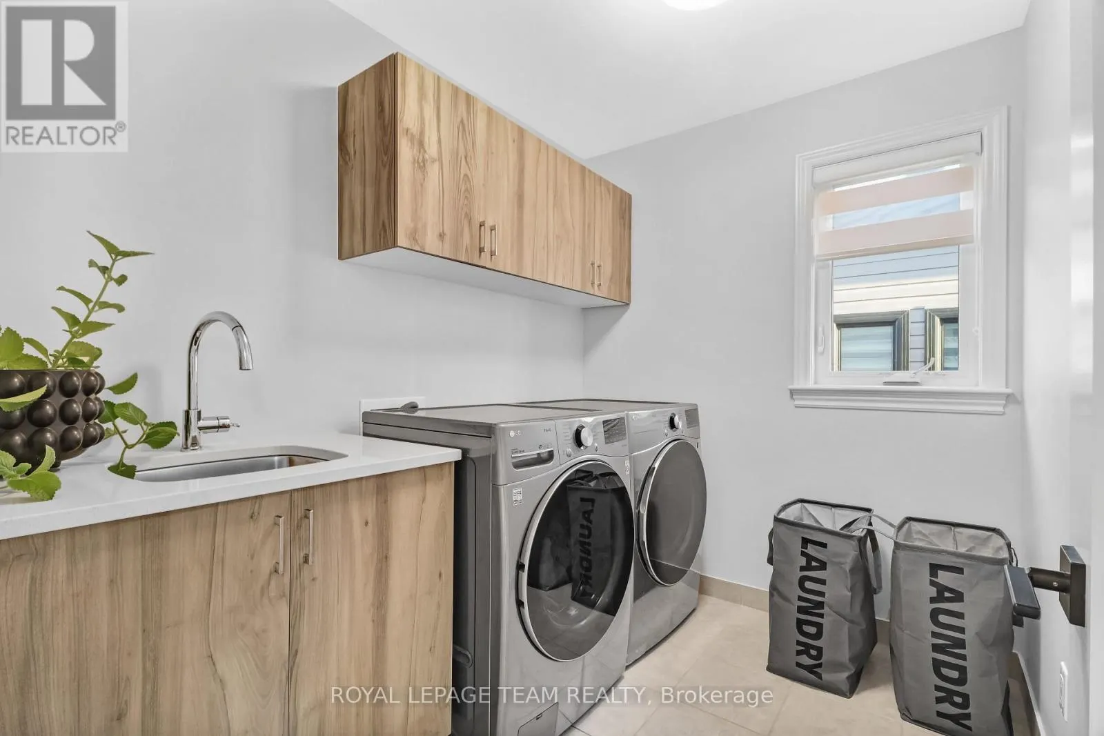 711 MOONFLOWER CRESCENT