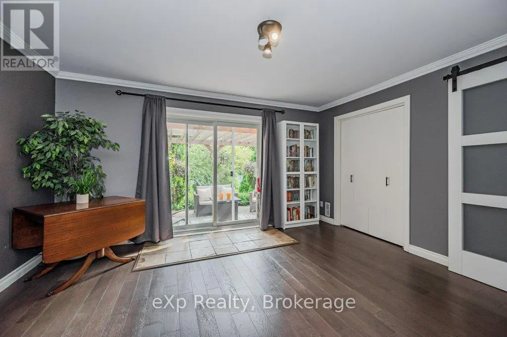 8 MALVERN CRESCENT