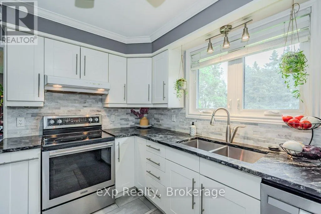 8 MALVERN CRESCENT