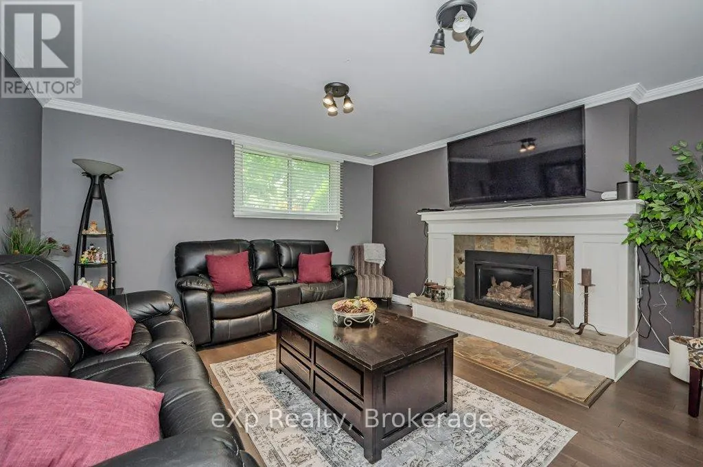 8 MALVERN CRESCENT