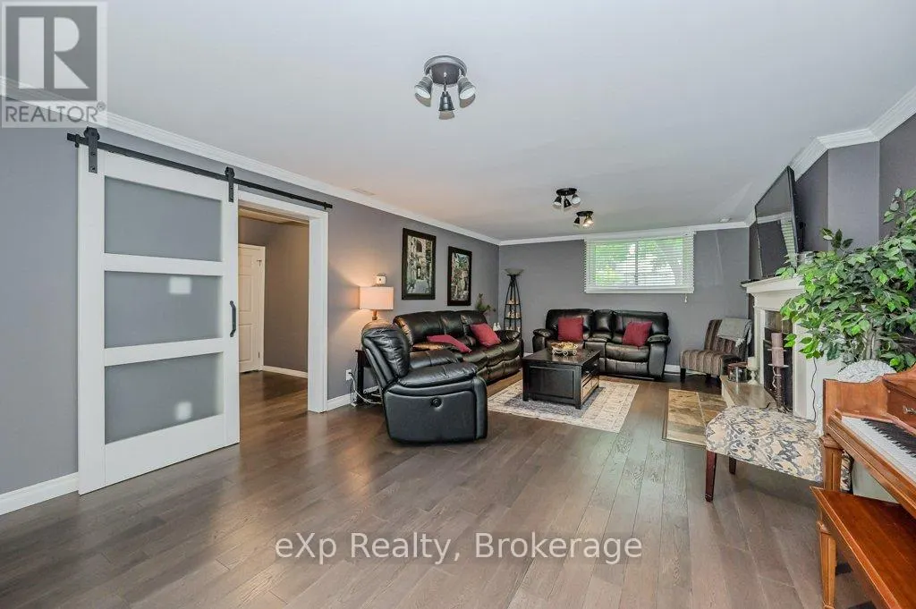 8 MALVERN CRESCENT