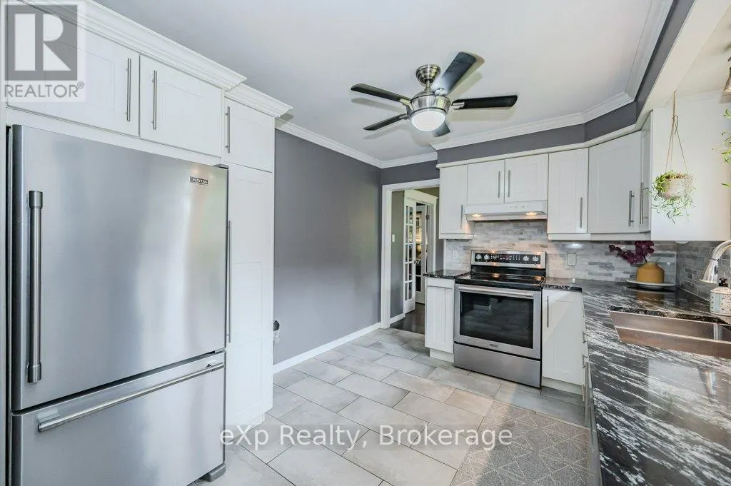 8 MALVERN CRESCENT