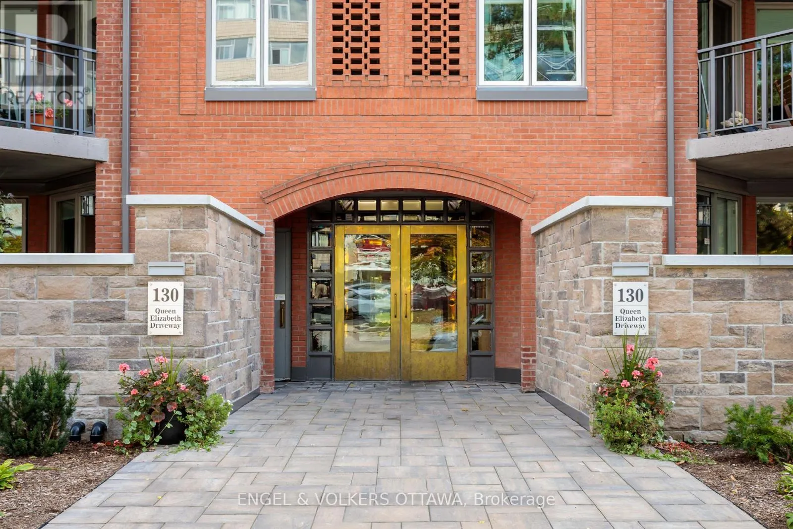 102 - 130 QUEEN ELIZABETH DRIVE