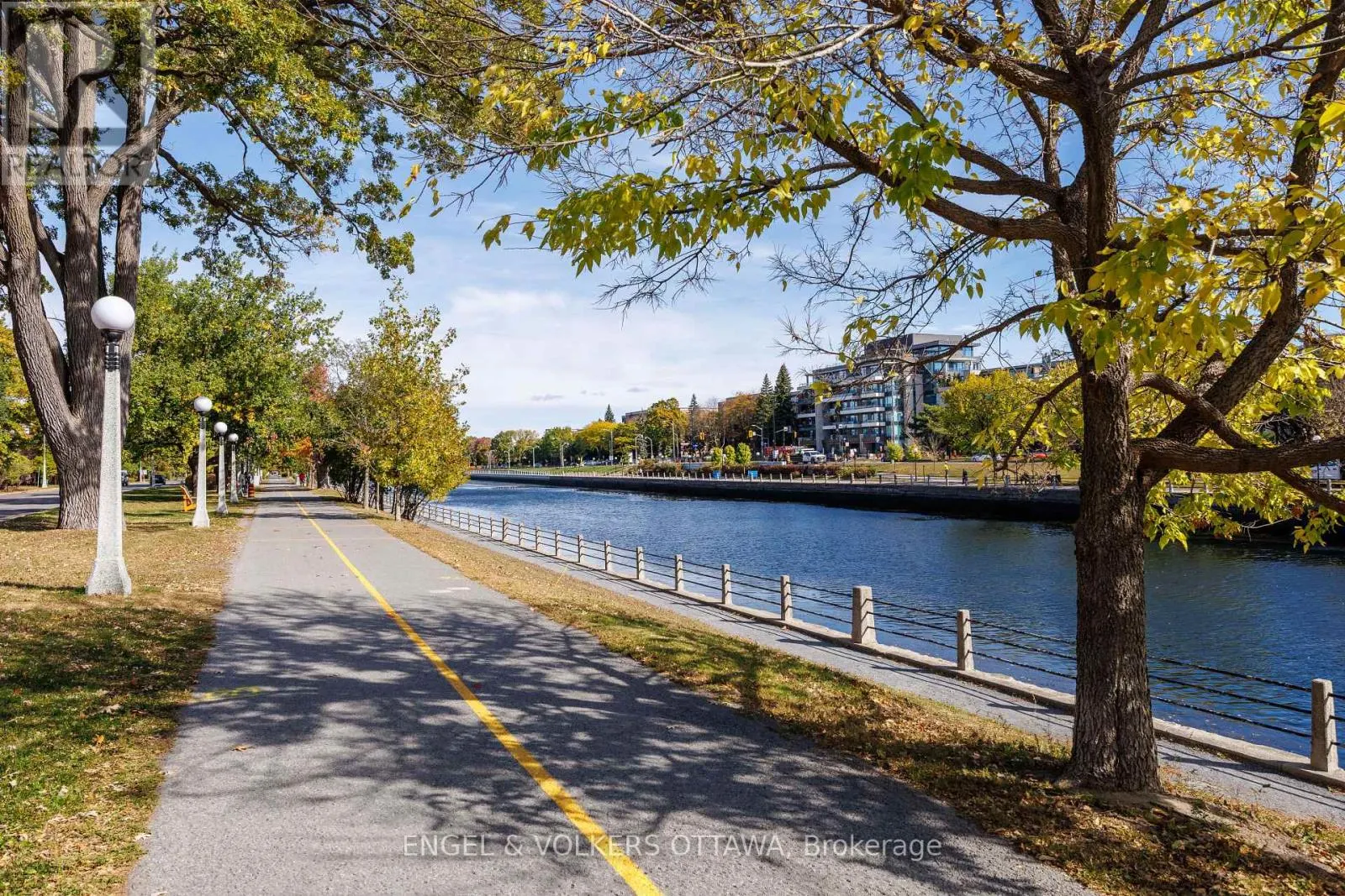 102 - 130 QUEEN ELIZABETH DRIVE