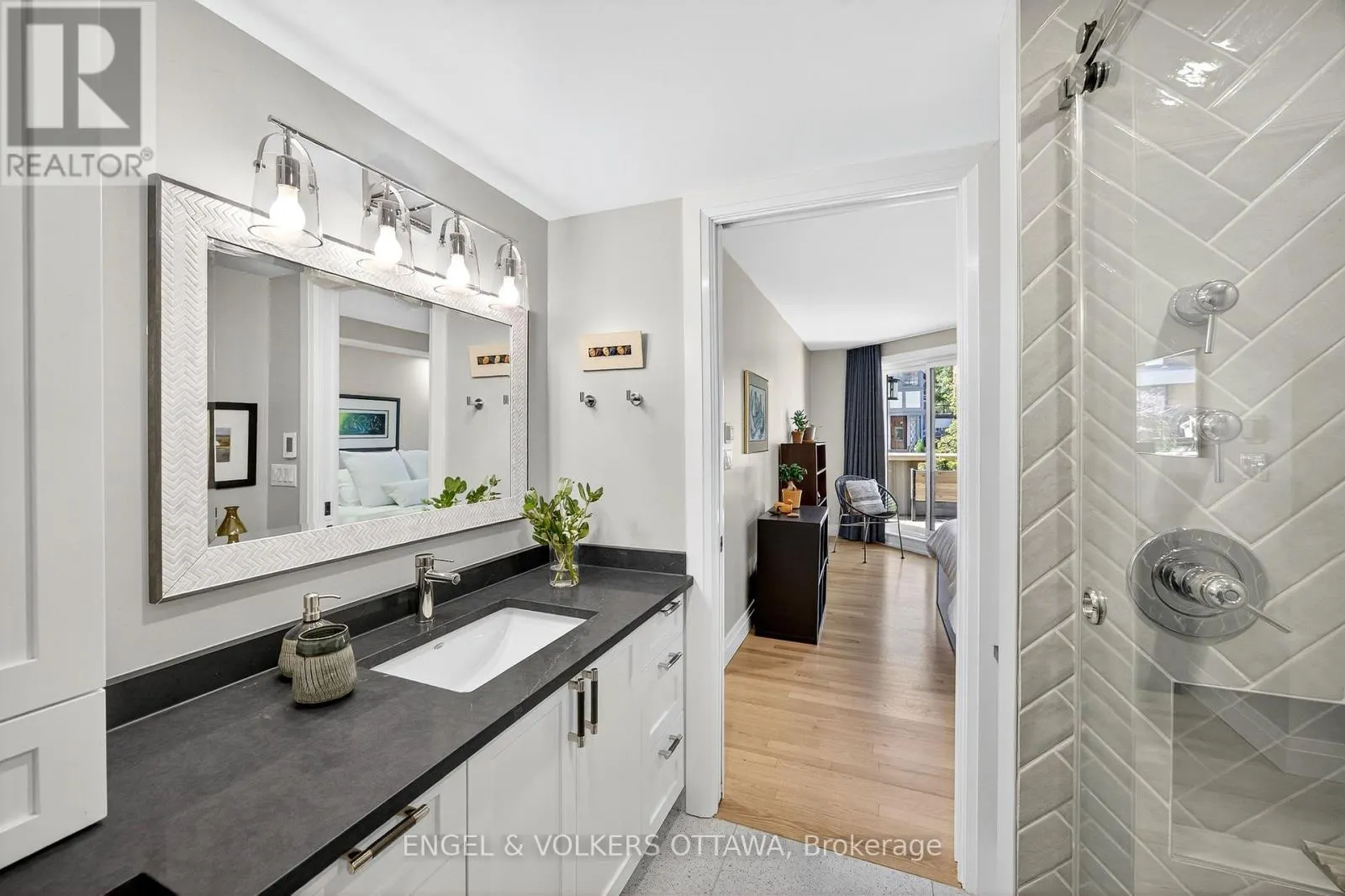 102 - 130 QUEEN ELIZABETH DRIVE