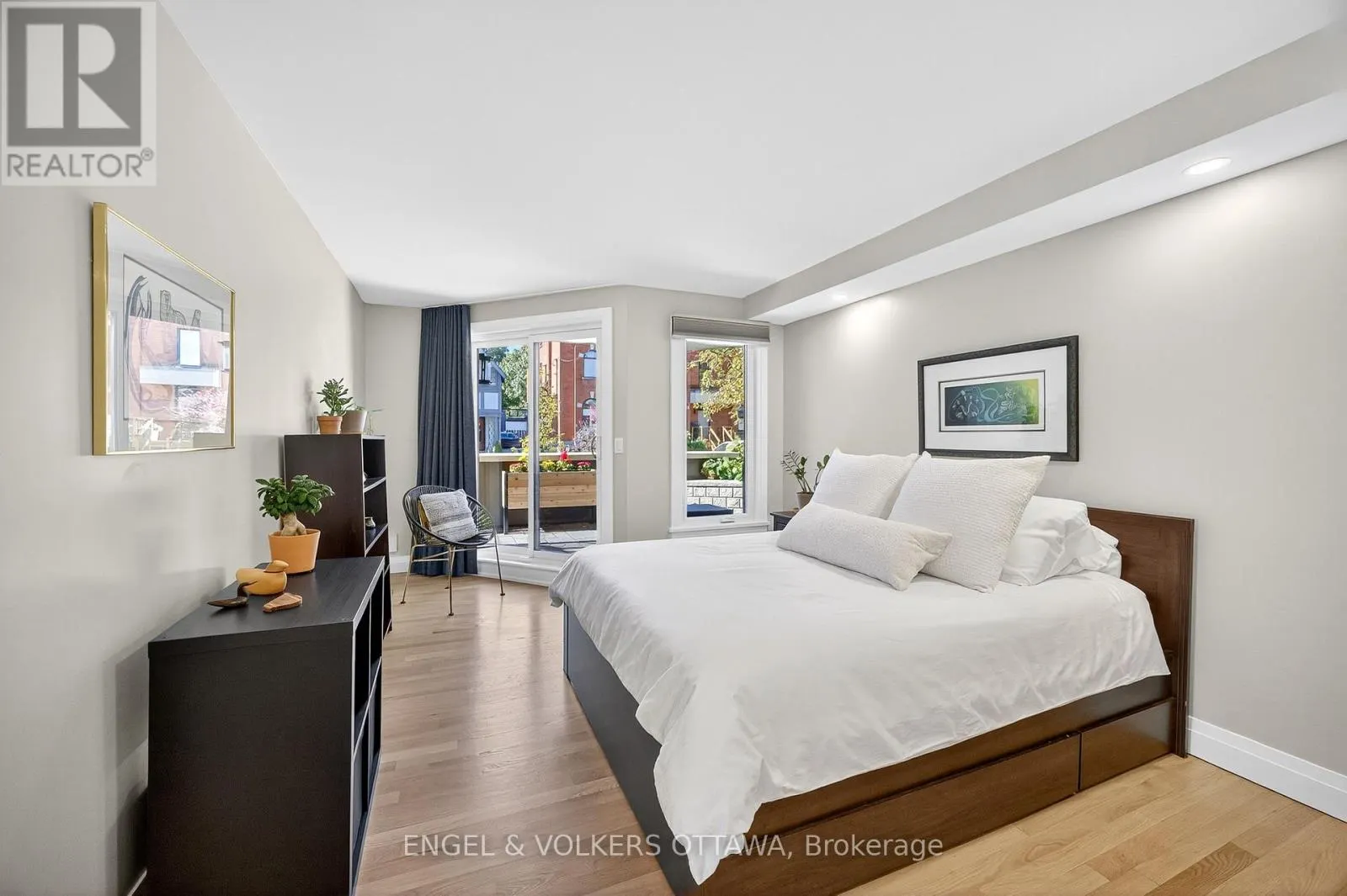 102 - 130 QUEEN ELIZABETH DRIVE