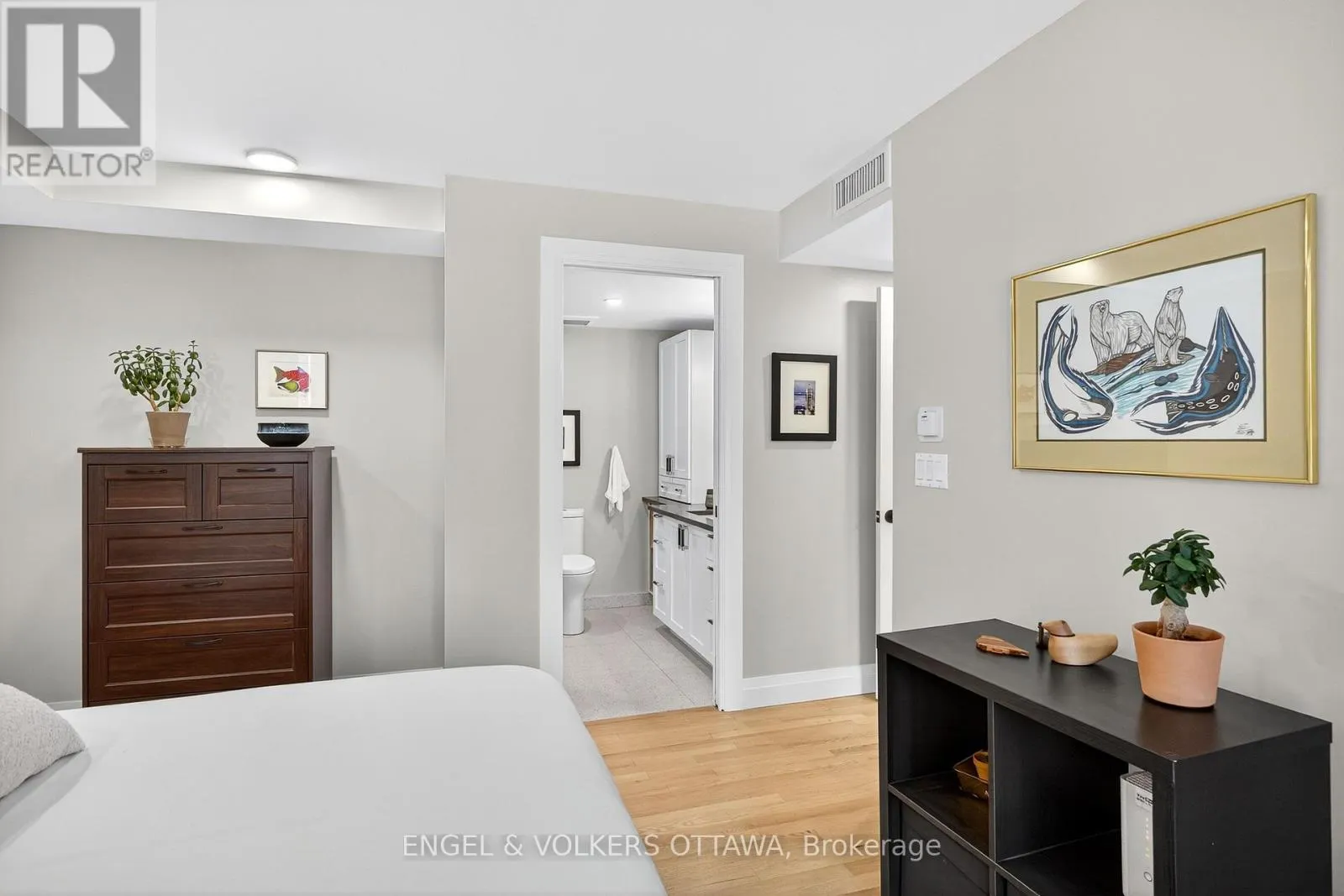 102 - 130 QUEEN ELIZABETH DRIVE