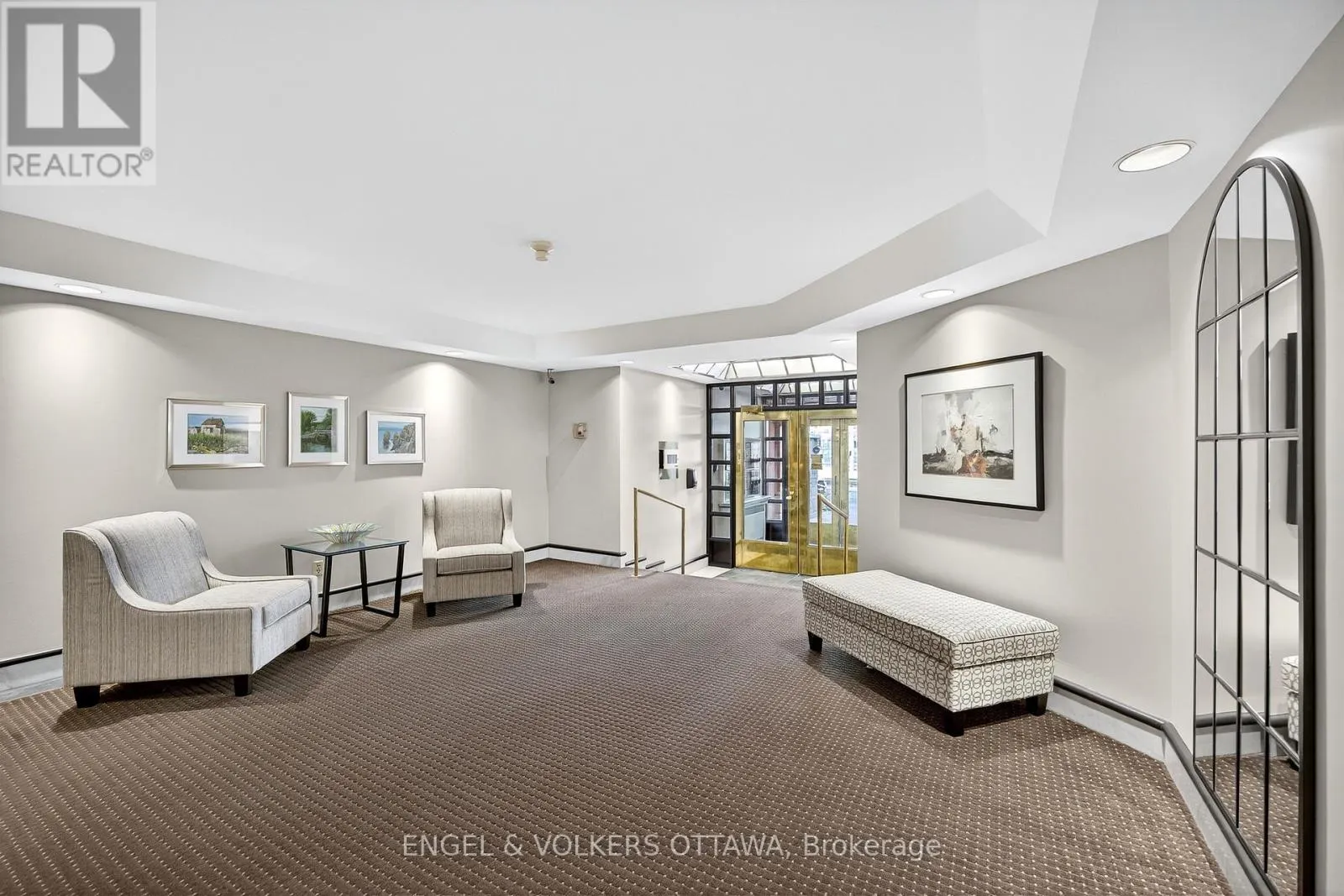 102 - 130 QUEEN ELIZABETH DRIVE