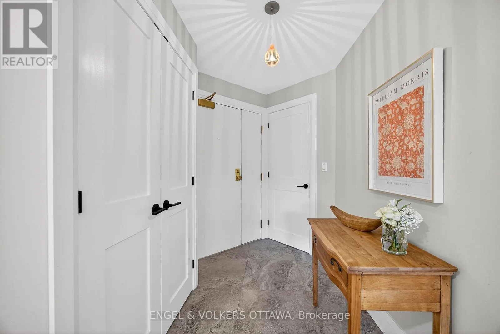 102 - 130 QUEEN ELIZABETH DRIVE