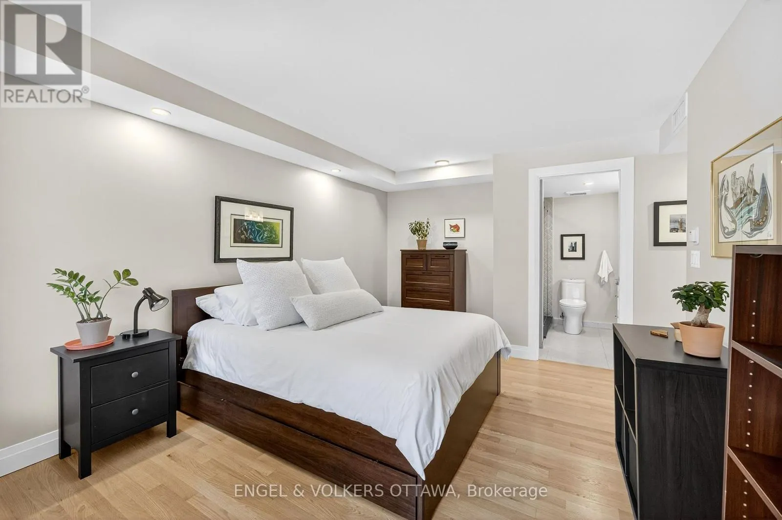 102 - 130 QUEEN ELIZABETH DRIVE