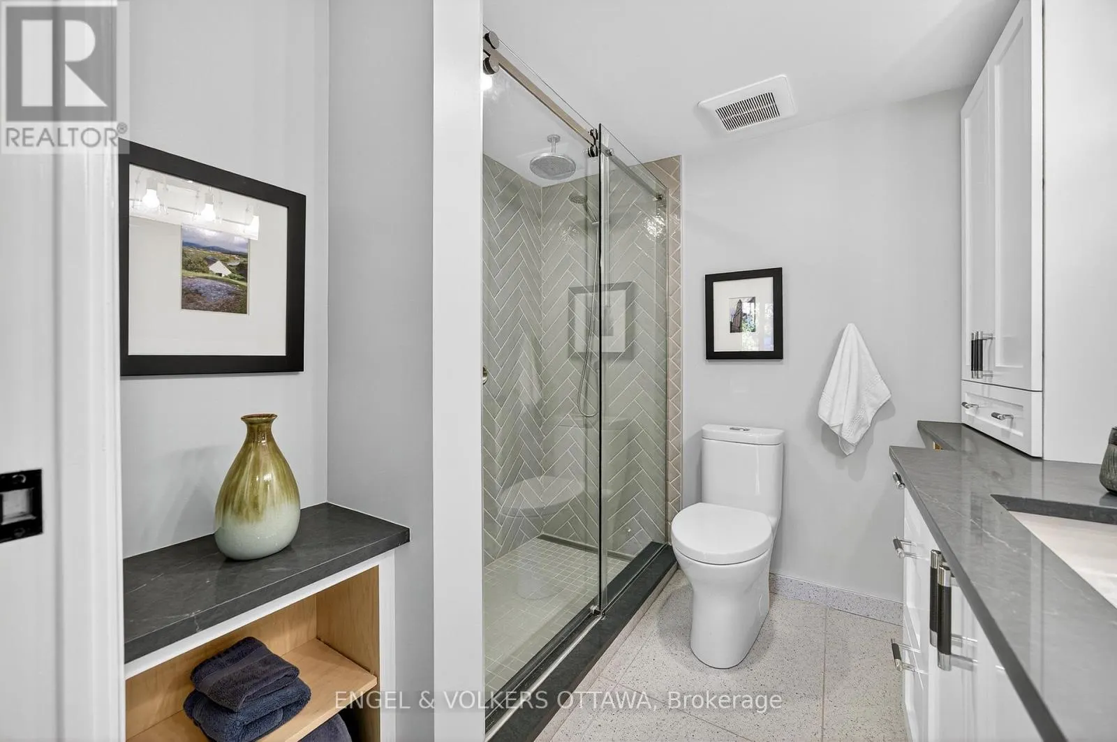 102 - 130 QUEEN ELIZABETH DRIVE