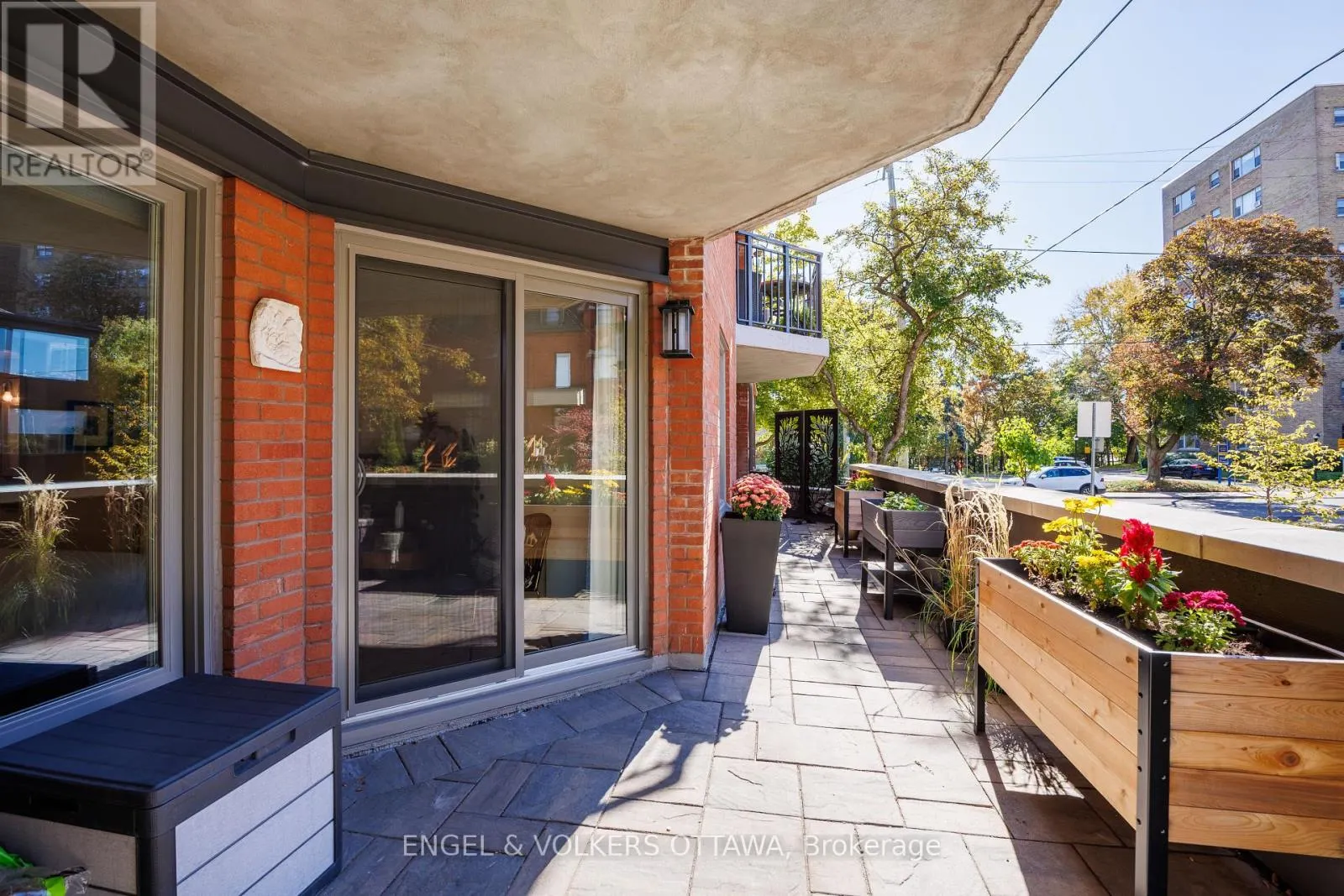102 - 130 QUEEN ELIZABETH DRIVE