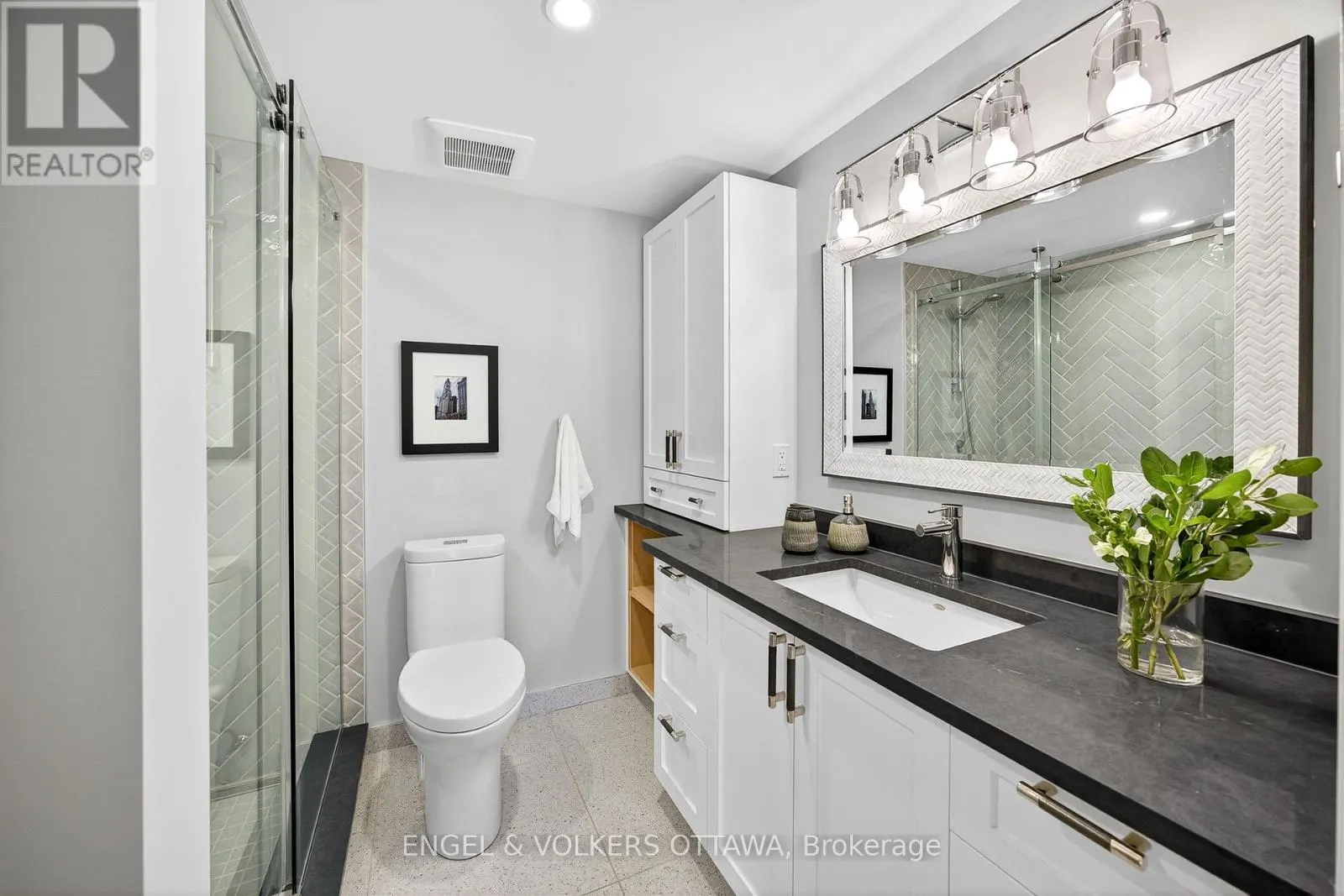 102 - 130 QUEEN ELIZABETH DRIVE