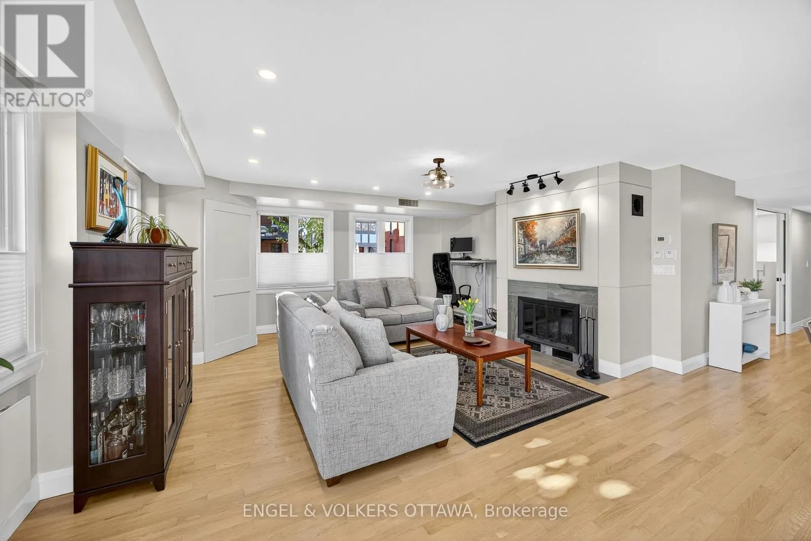 102 - 130 QUEEN ELIZABETH DRIVE