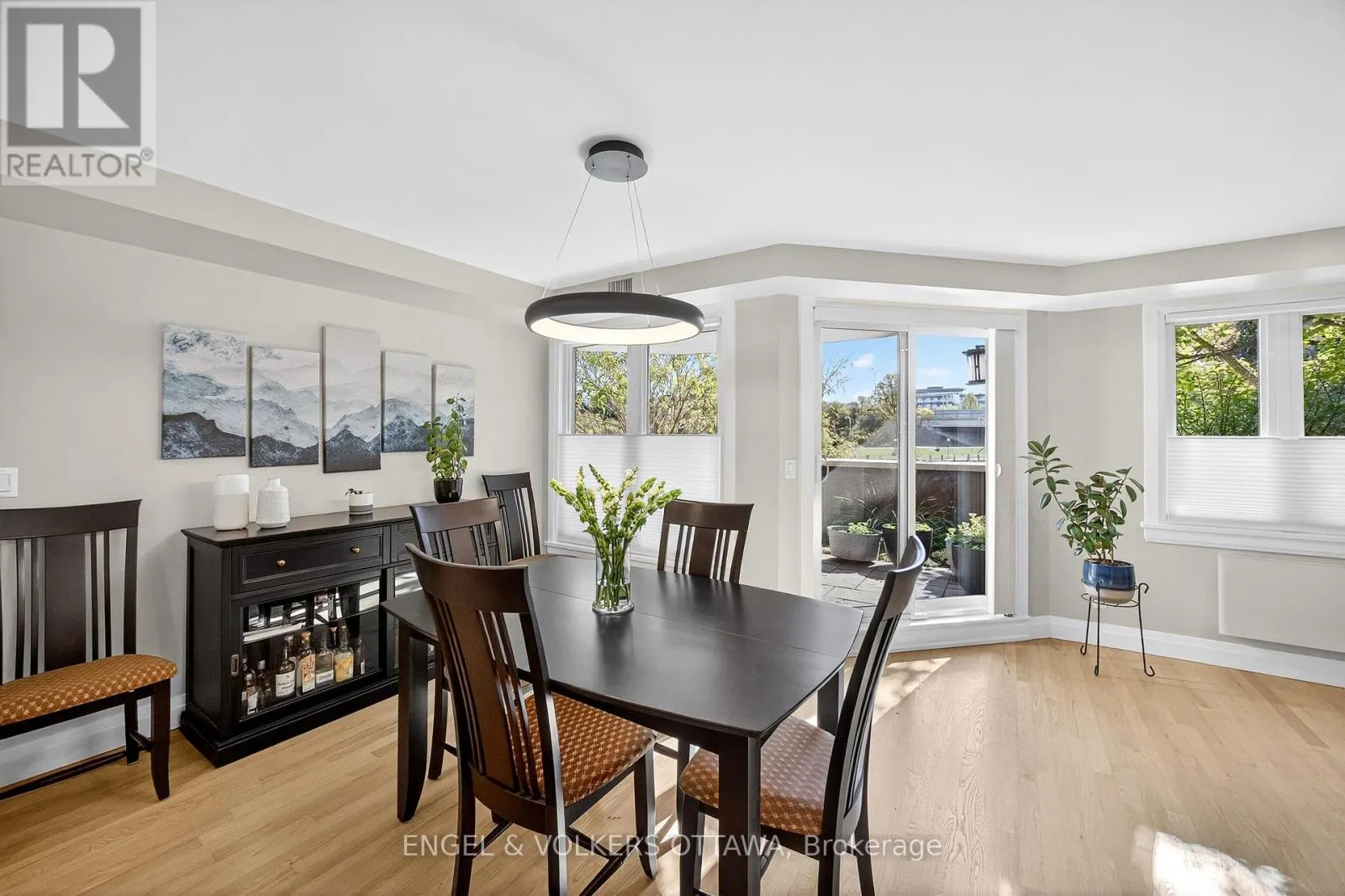 102 - 130 QUEEN ELIZABETH DRIVE