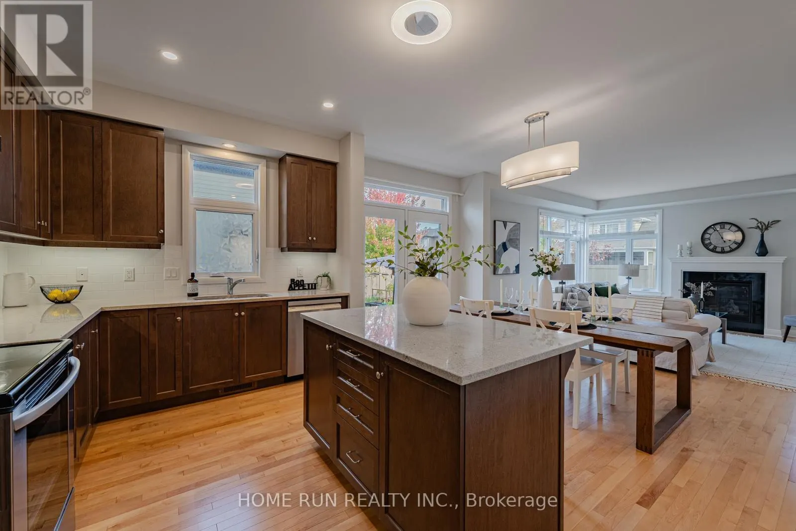 100 LOCHHOUSE WALK