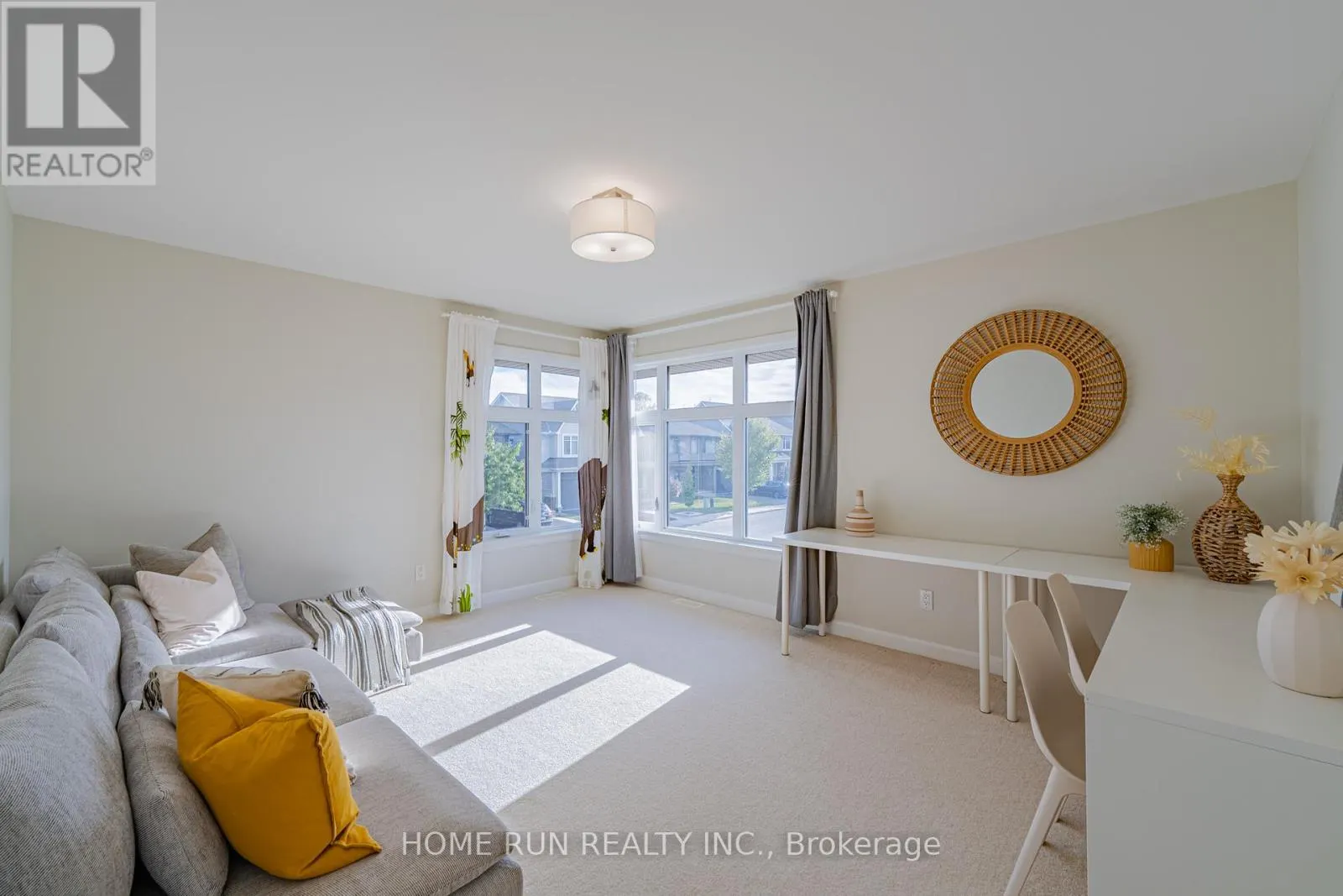 100 LOCHHOUSE WALK