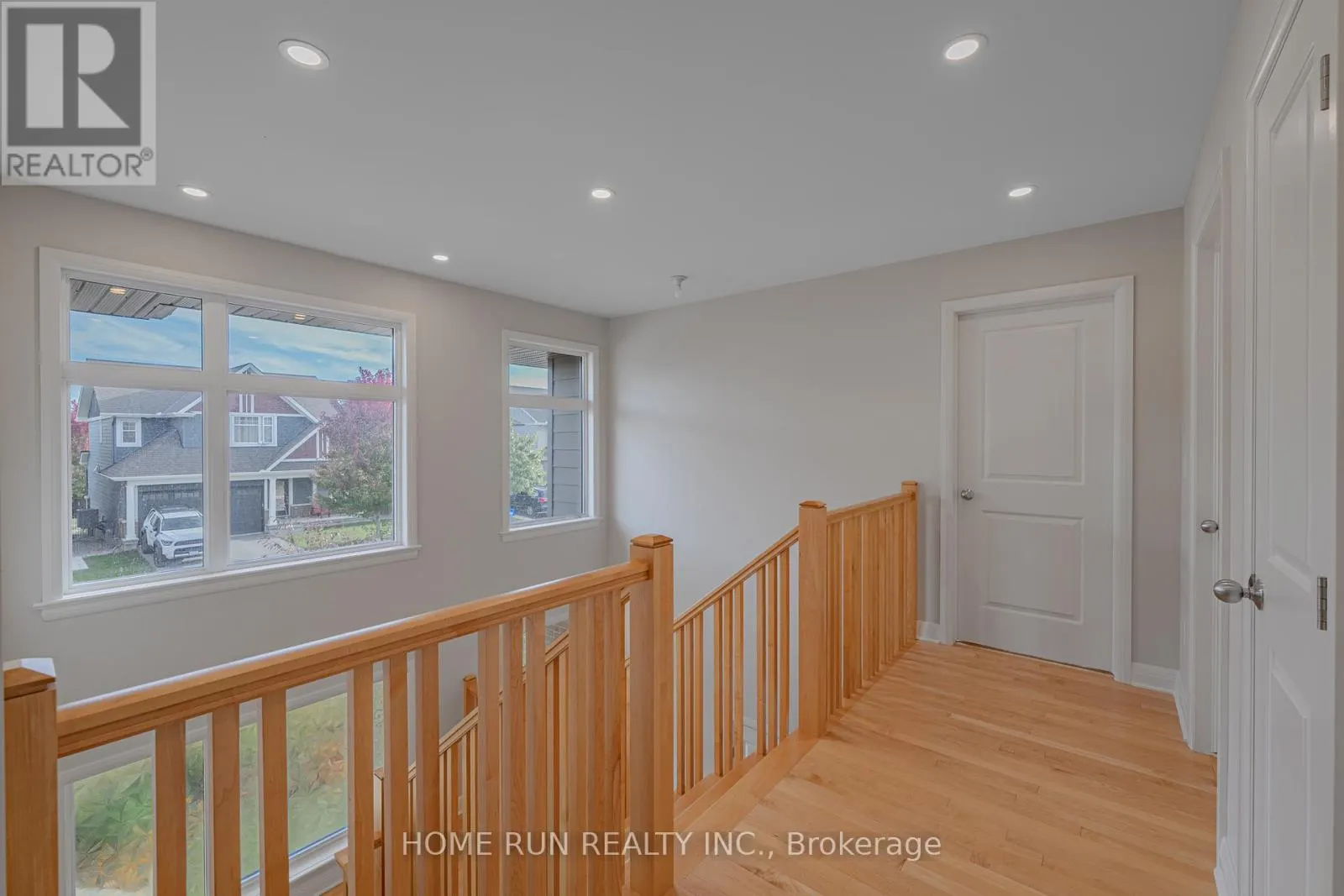 100 LOCHHOUSE WALK
