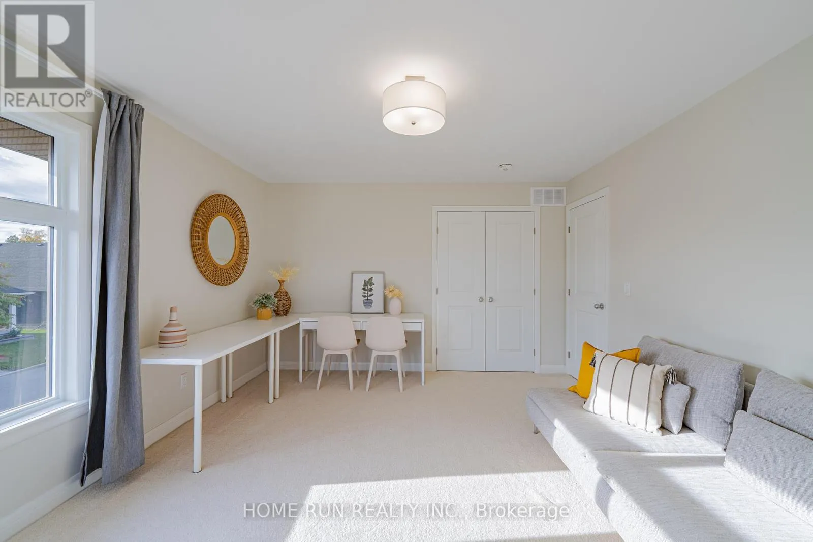 100 LOCHHOUSE WALK