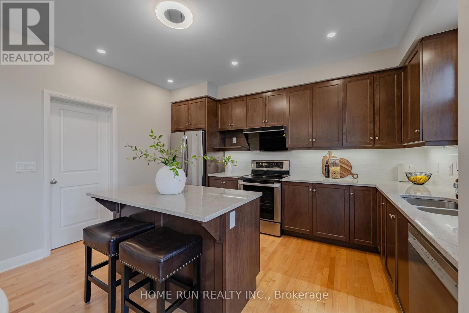 100 LOCHHOUSE WALK