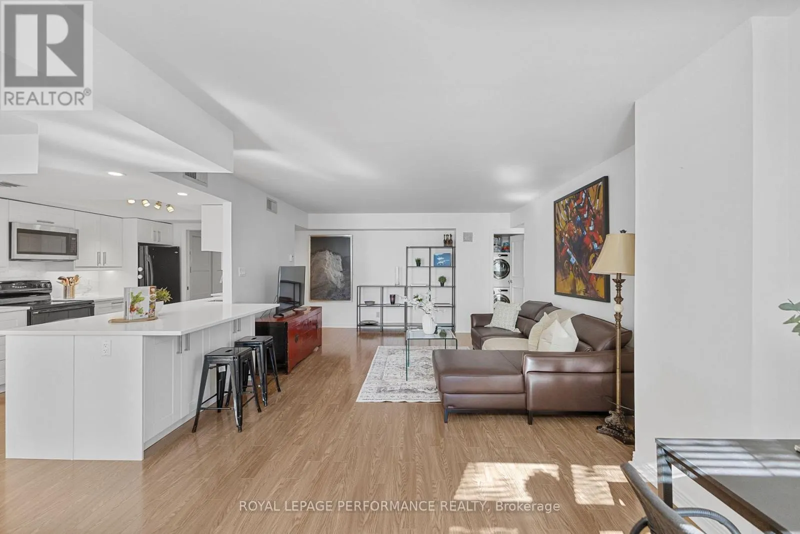 206 - 205 SOMERSET STREET W