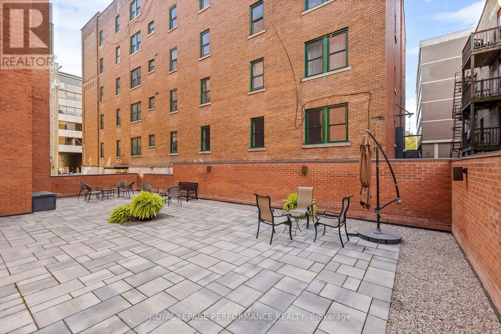 206 - 205 SOMERSET STREET W