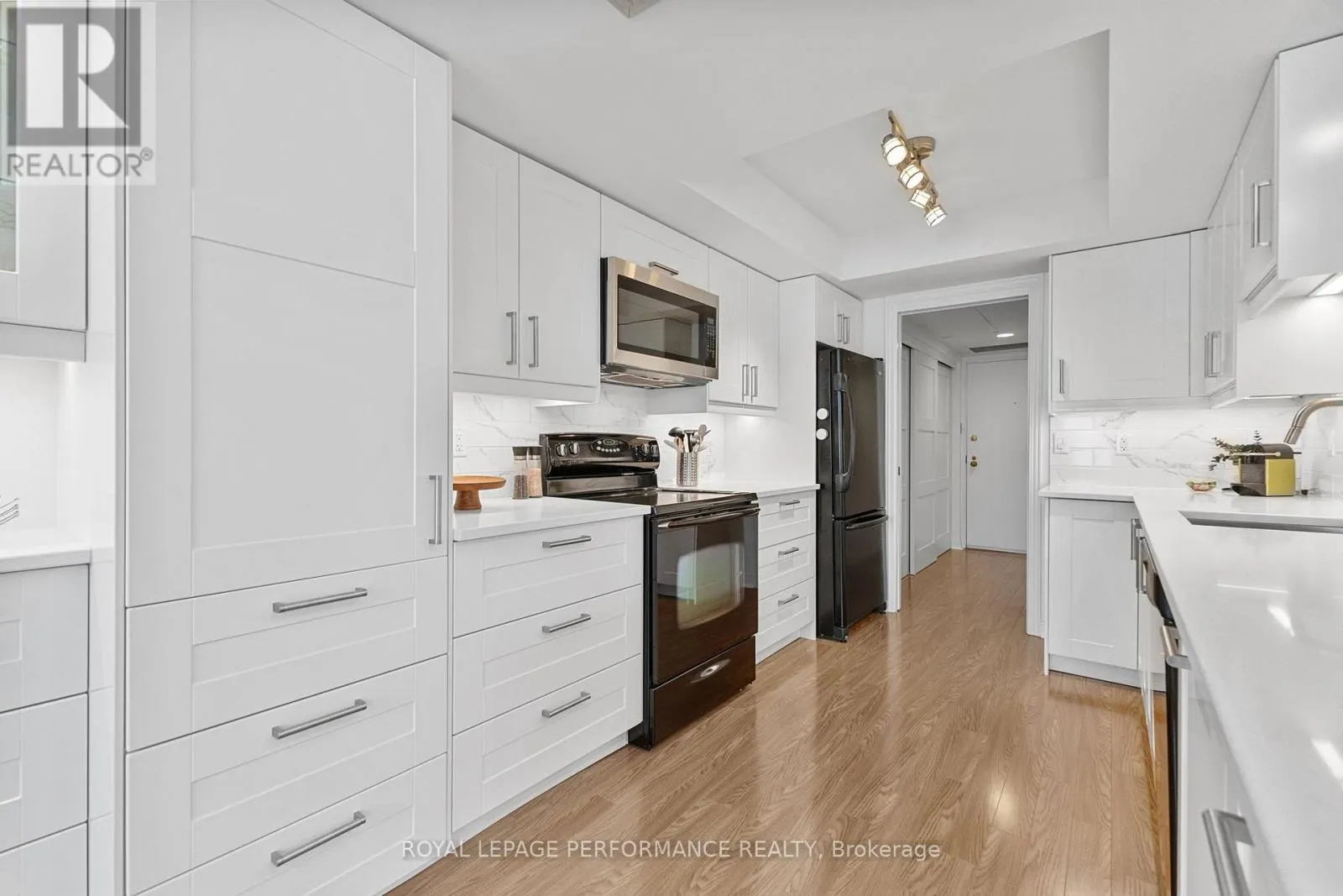 206 - 205 SOMERSET STREET W