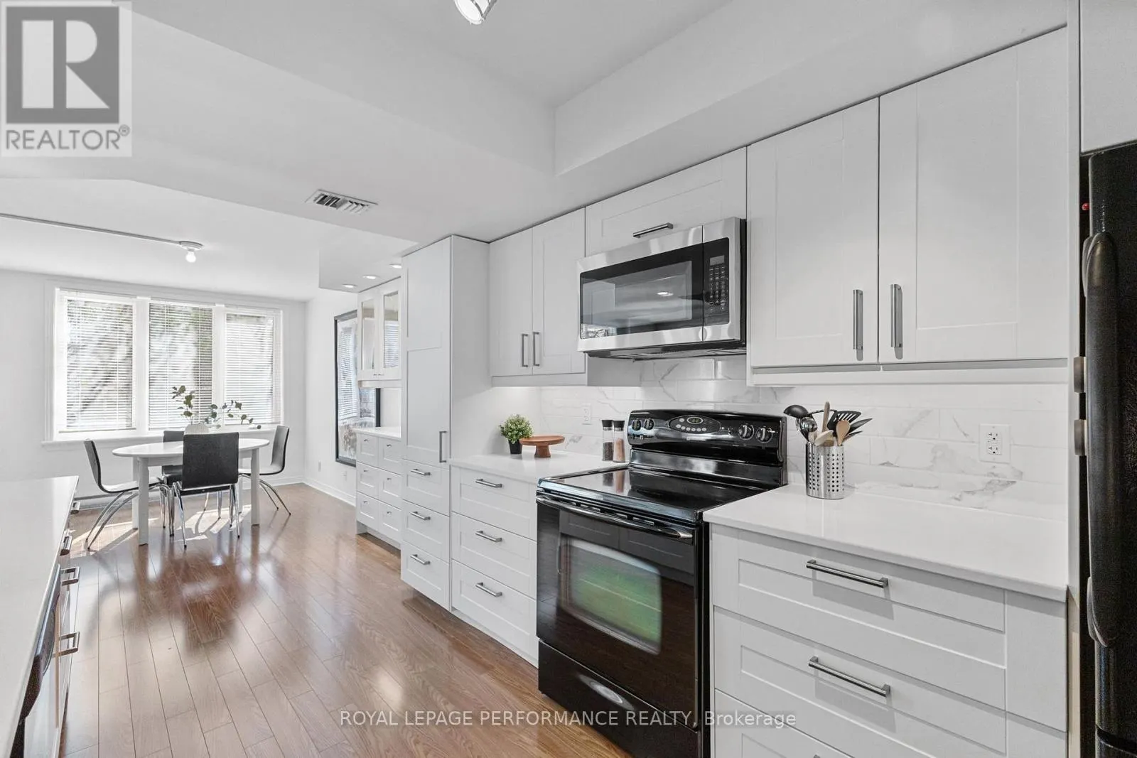 206 - 205 SOMERSET STREET W