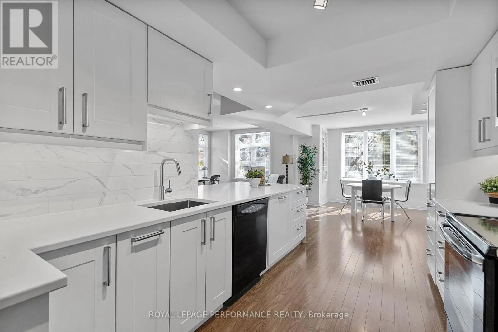 206 - 205 SOMERSET STREET W