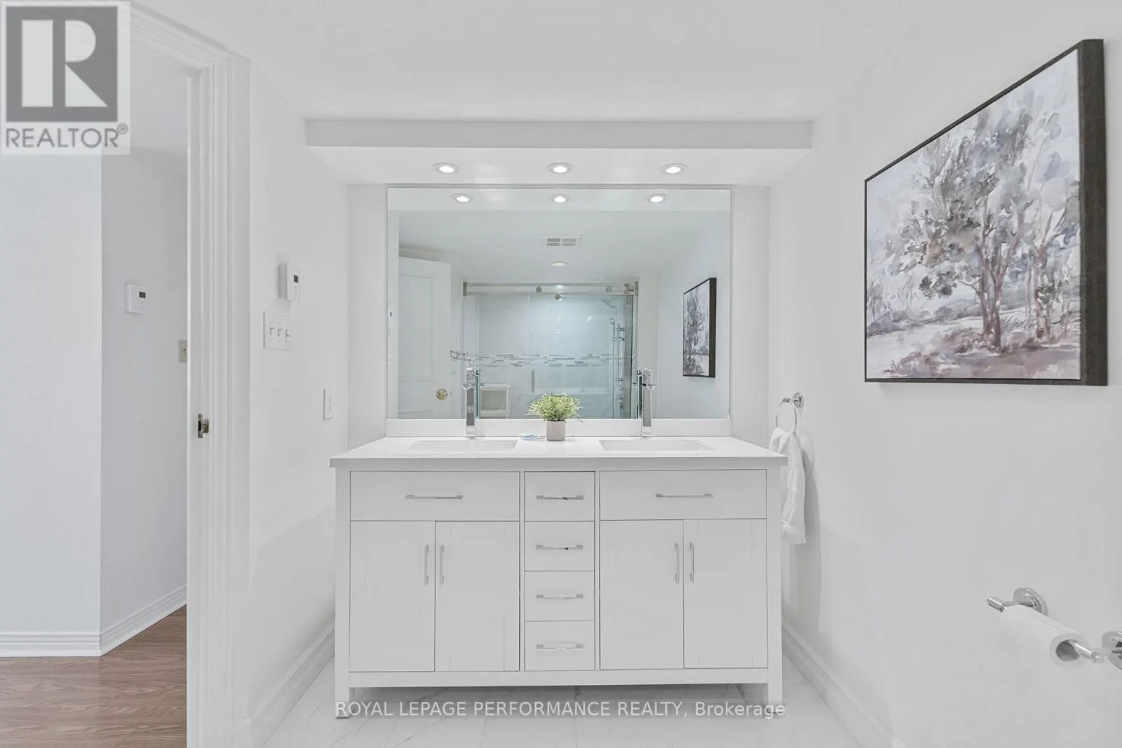 206 - 205 SOMERSET STREET W