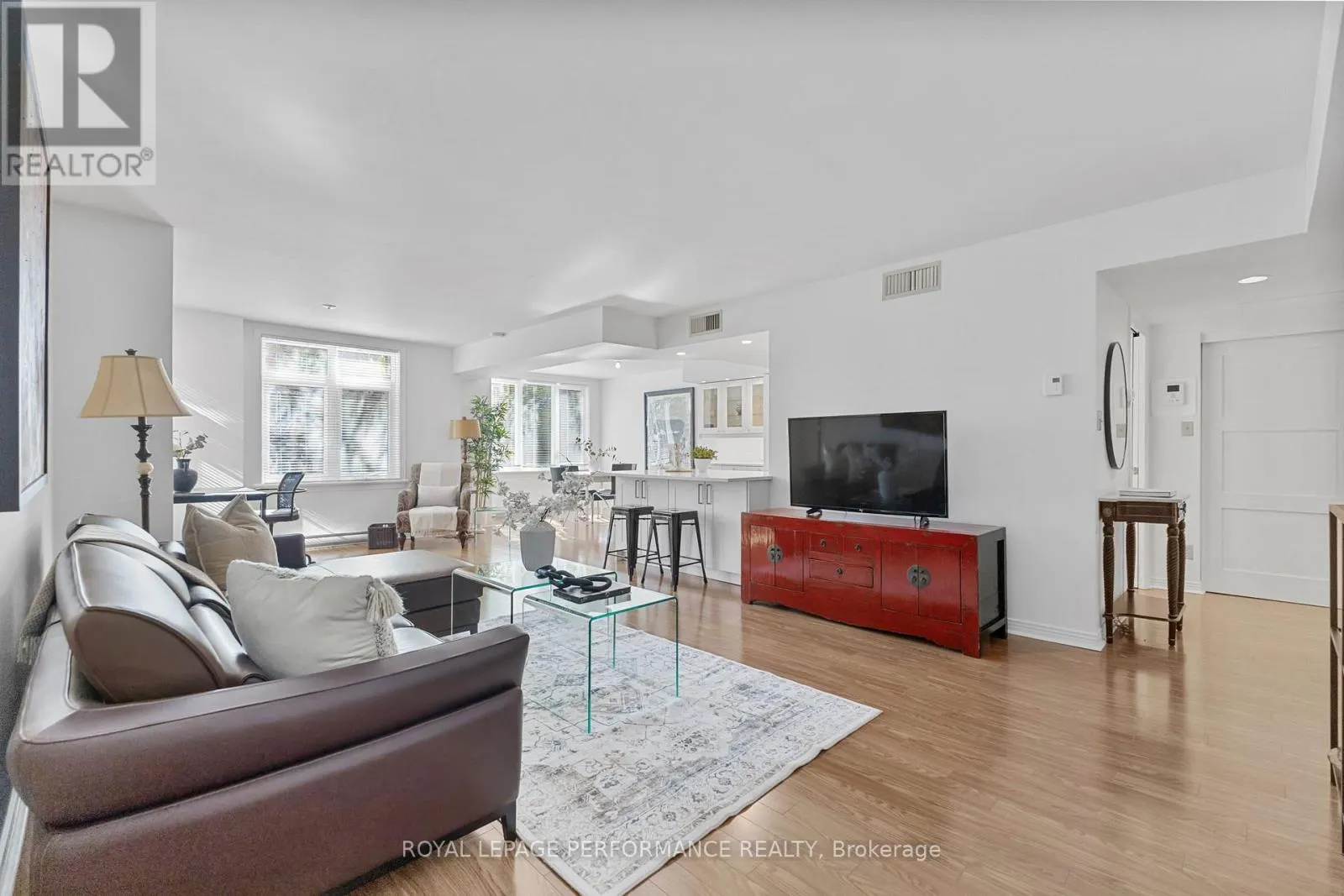 206 - 205 SOMERSET STREET W