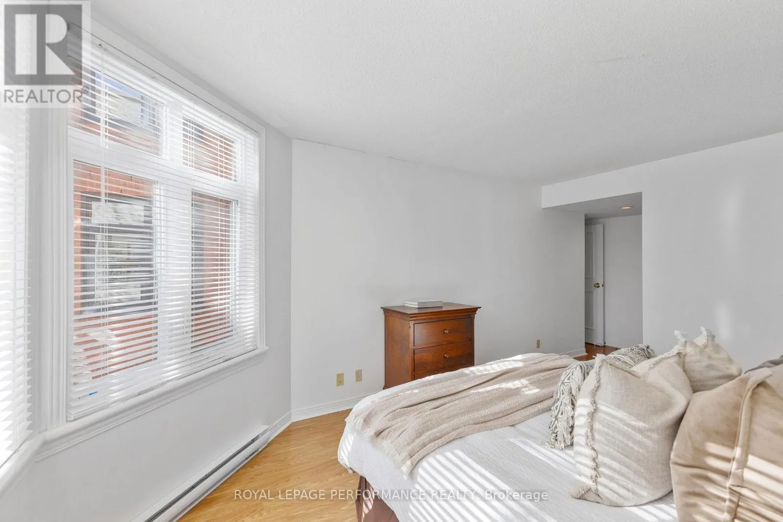 206 - 205 SOMERSET STREET W