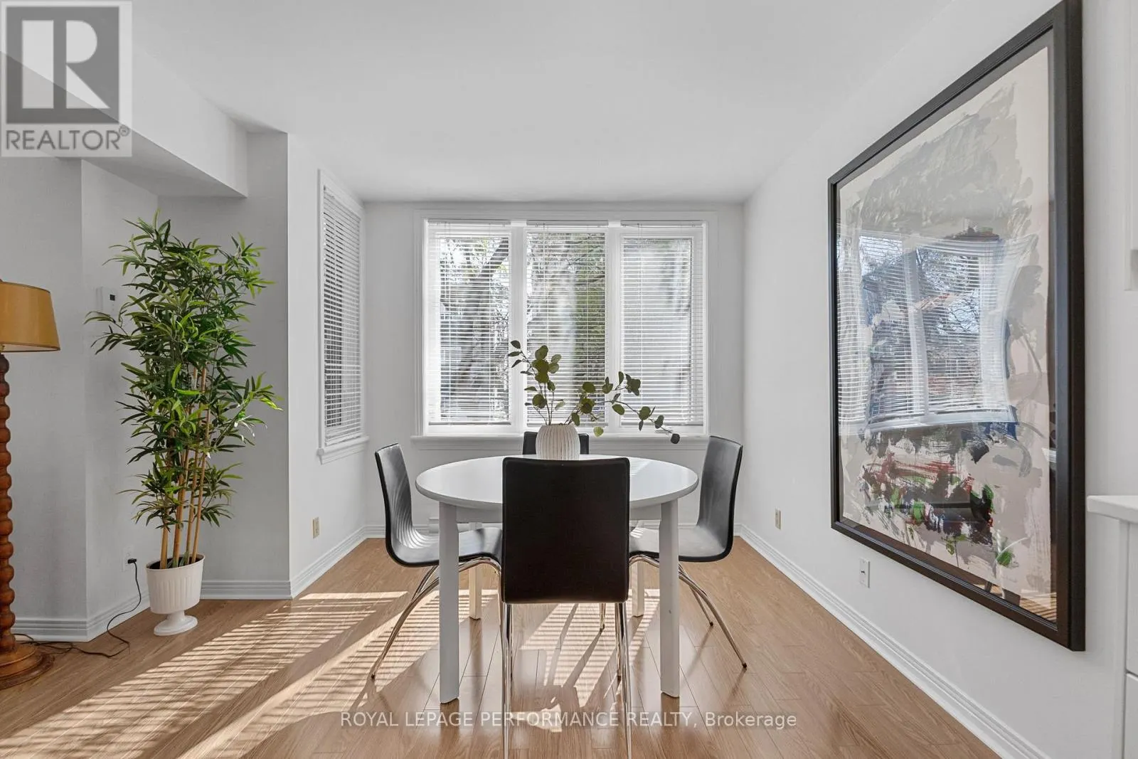 206 - 205 SOMERSET STREET W