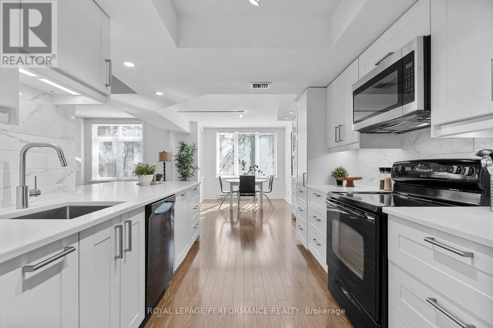 206 - 205 SOMERSET STREET W