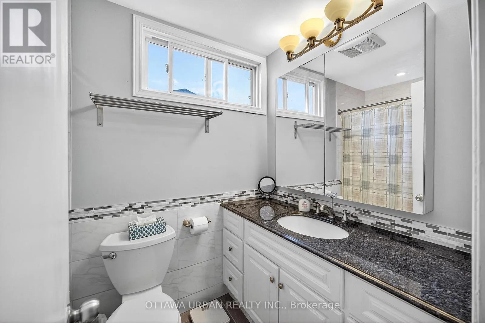 7986 DECARIE DRIVE