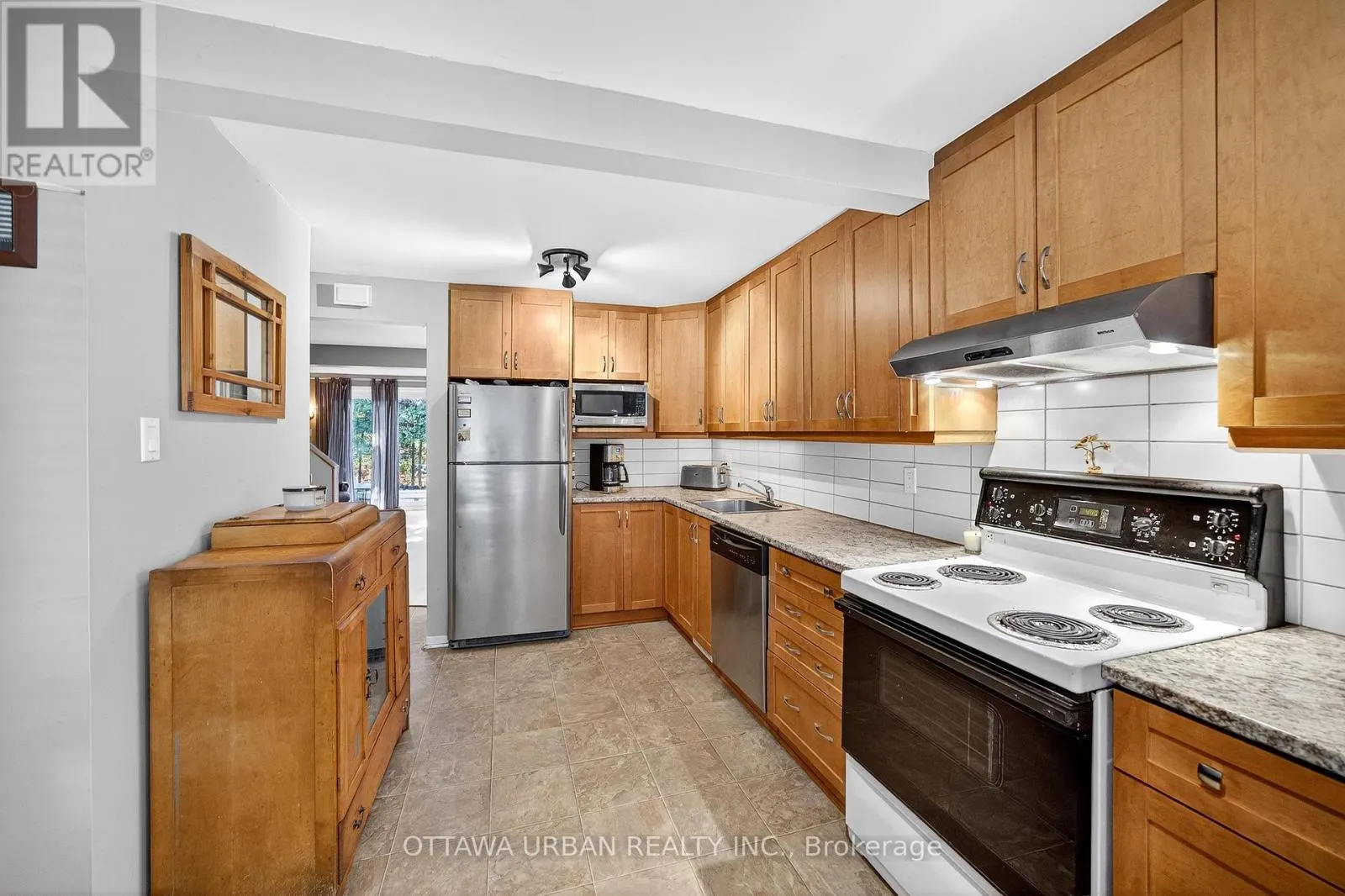 7986 DECARIE DRIVE