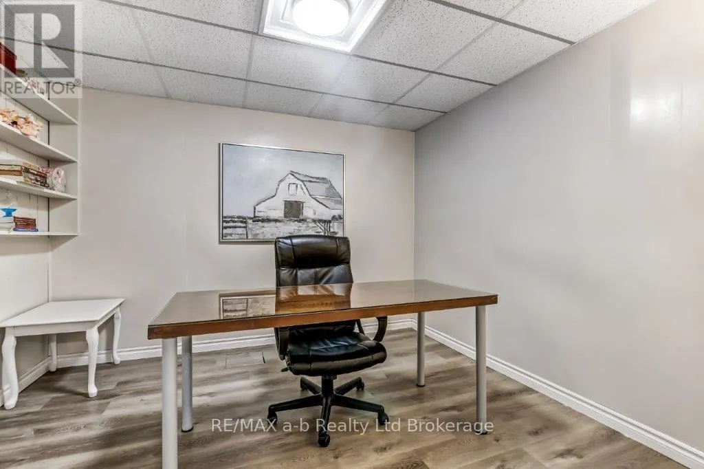 1035 DEVONSHIRE AVENUE